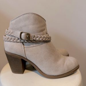 Women’s Heeled Booties